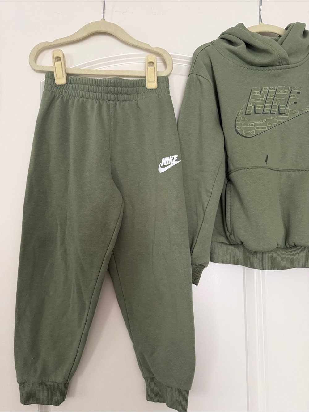 Nike | (6) Kids Olive Green Hoodie & Jogger Set - Picture 3 of 6